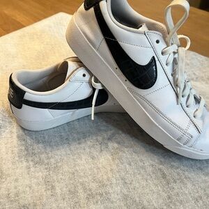 Nike White and Black Women's Sneakers